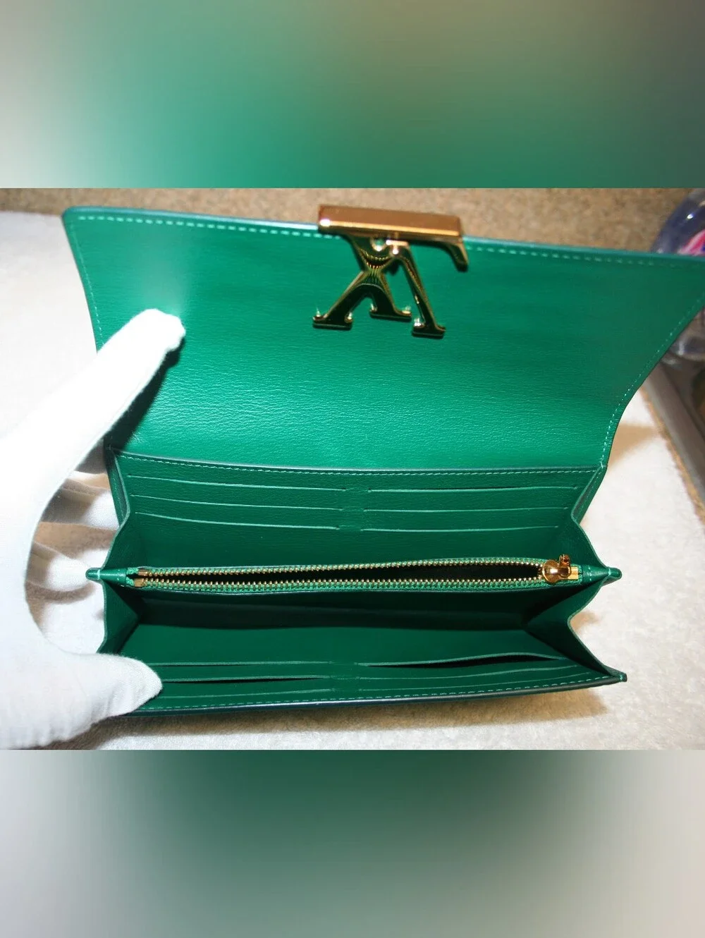 LV Green Crocodile Capucines Long Wallet. Louis Vuitton. NWT. Comes w/dust bag!